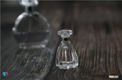 香水喷在哪里可以持久留香 香水怎么喷才是正确的