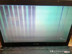 电脑屏幕花屏横条纹闪 电脑显示器花屏横条纹闪烁