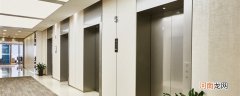 什么物品能借助静电贴在墙上 还有什么物品用静电粘在墙上