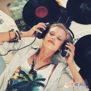 耳机有杂音滋滋怎么办 听歌时耳机有杂音滋滋