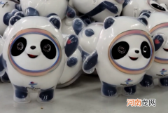 冰墩墩是不是内八字