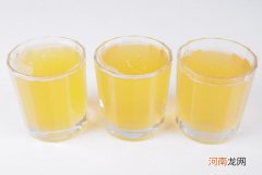 菠萝汁不能和什么一起吃