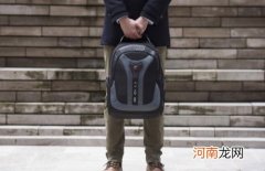 双肩书包带怎么穿