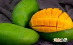 青芒果里面为什么是白色的 青芒果不熟吃了能中毒吗