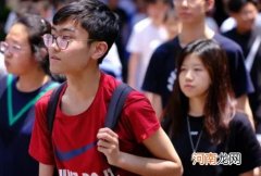 2022年的高考是不是全国统一试卷？高考用的笔是自带吗还是统一发放