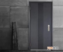 防盗门通风窗在上面好还是下面好？防盗门把手弹不回去怎么办