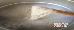 预防煮面食汤溢出来的方法