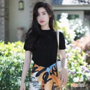黑色上衣怎么搭配好看时尚 黑上衣配什么颜色裤子女生穿搭