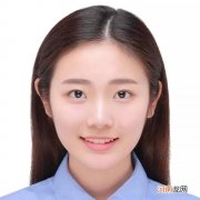 拍证件照的3个小心机 身份证照片穿圆领还是v领好