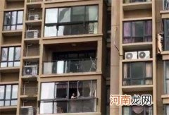 台风窗户关紧还是留一点缝隙好
