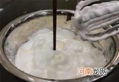 蛋清有蛋黄打不发补救加醋是白醋