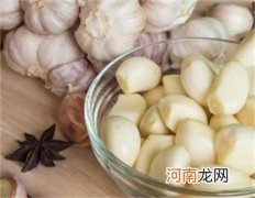 五类人不宜生吃大蒜