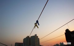 三棱镜最上面的色光是紫色为啥 三诺红色准还是紫色准